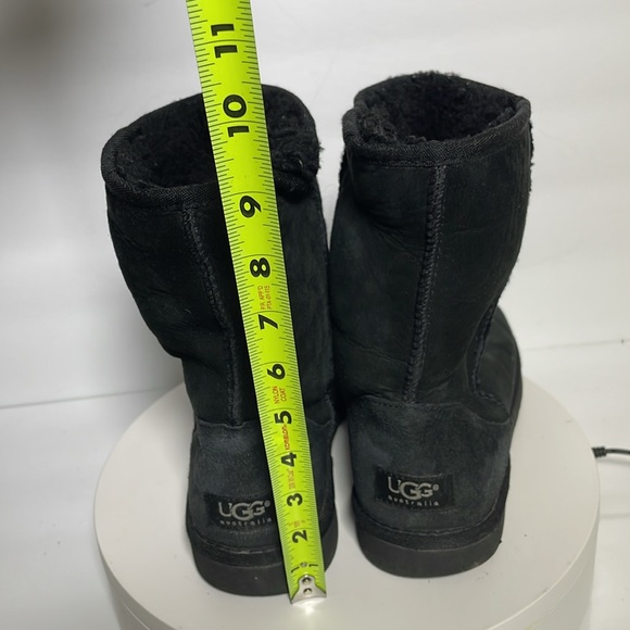 Ugg boots size 7 W see pictures please - Picture 8 of 9